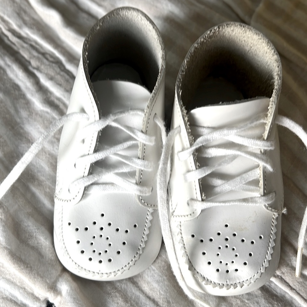 VINTAGE StrideRite pre-walkers size 2